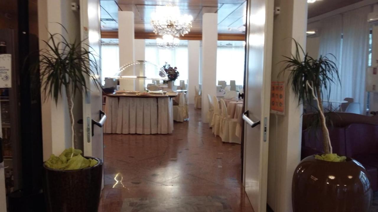 Hotel Spiaggia Marconi Rimini Exteriér fotografie